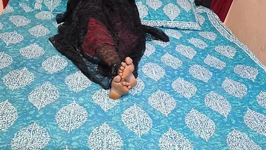 Hintli Üvey Anne Seks Zevki Için Oğlanı Baştan Çıkarıyor