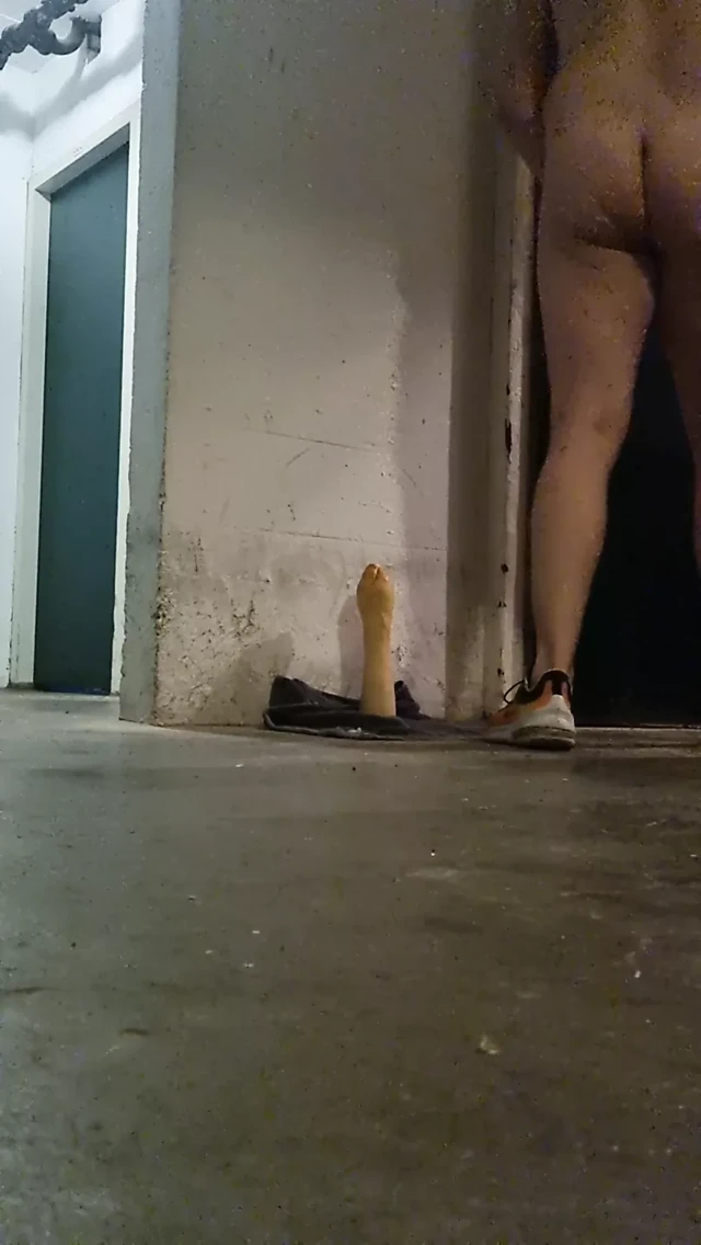 Yumruk yapay penis içinde kamu b