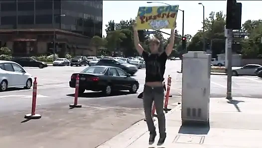 Ateşli yarak arayan kızlar bir yarağı ve dölünü paylaşıyor