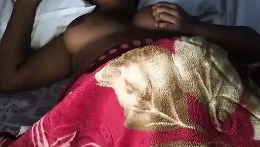 Güzel bir amcığı var