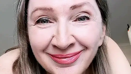 Büyük memeli nine amını parmaklarken edepsizce konuşuyor