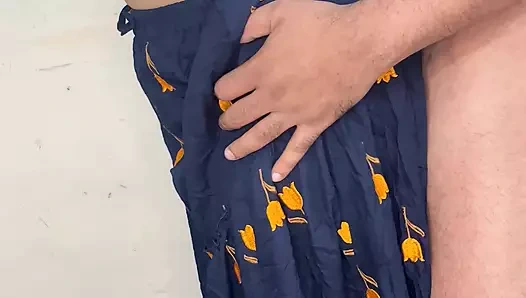 Hintli yenge onu sikmek için sikimi sevdi