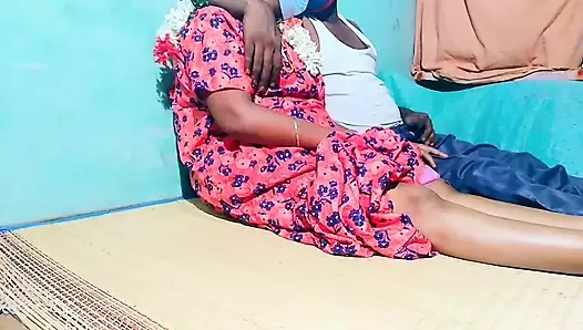 Kocasının bilgisi olmadan arkadaşıyla seks yapıyor