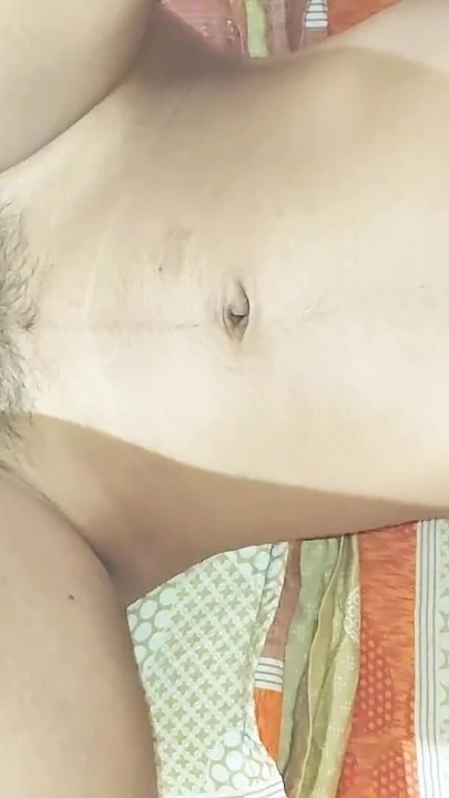 Hintli ateşli sıkı amcık ve desi kız arkadaş | Klip 2