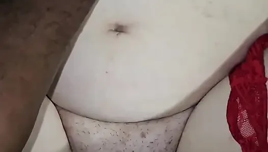 Irklararası ıslak amcık büyük zenci yarağıyla sikişiyor