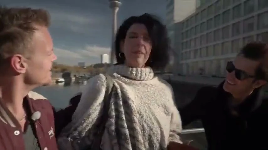 Bodo and Conny Pickup Noemi in Düsseldorf