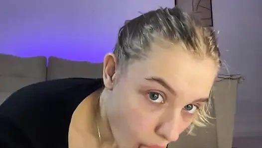 Jucielussie Kama Sutra poz vermeye ve emiyor