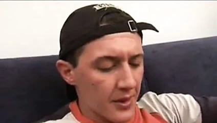 Olgun kıllı üvey yardımcı genç horoz