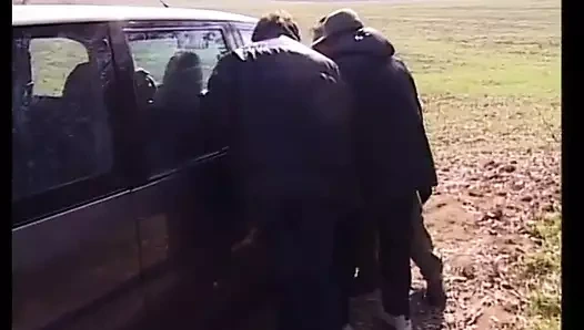 Saf sarışın Nikki Anderson, yapımcıyla oyuncu seçmelerinde hassas bir aşk sahnesinde yer aldığını sanıyor