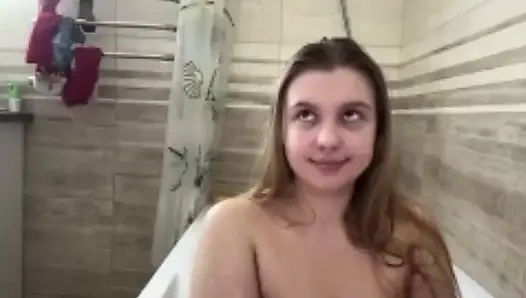 Duş gösterisinde büyük yarakla anal sikişiyor