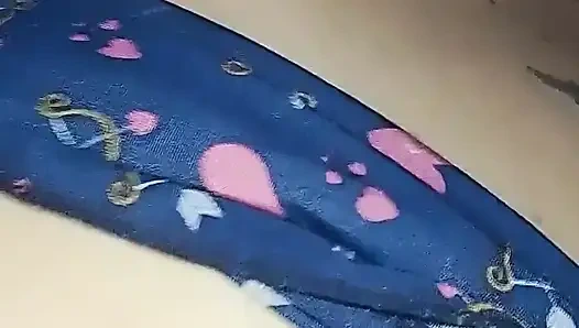 Büyük göğüslü sarışının ağzına geldi.