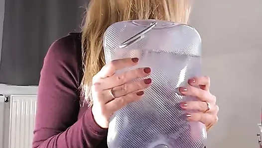Sevgililer Günün kutlu olsun. Umarım videom sana çok sevgi getirir. Lavman torbasının ne kadar hızlı boş olduğunu görünce şaşırdım