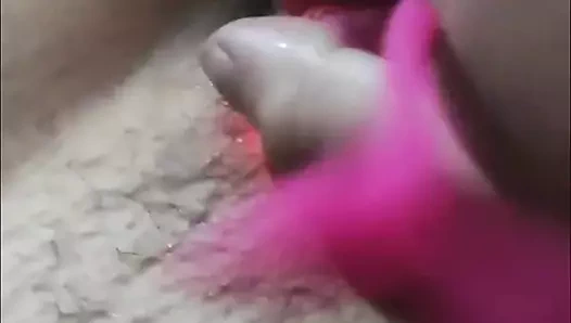 Parlak pembe vibratörümle oynuyorum