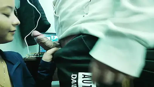 Büyük yarağımı yutmayı seviyor