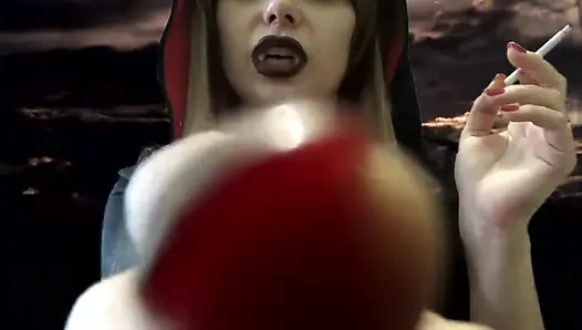 Evil Giantess vampir minik vücudunda biraz daha delik açacak