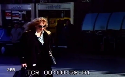 Ateşli büyük memeli sarışın başka hiç olmadığı kadar yarakla sikişiyor.