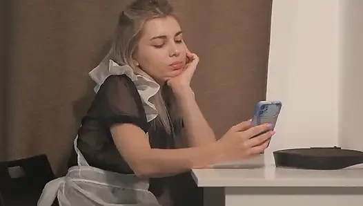 Üvey üvey baba üvey kızını cezalandırıyor