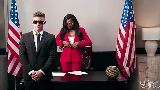 Trans melekler - tgirl kourtney dash ve trevor brooks yönetim odasında