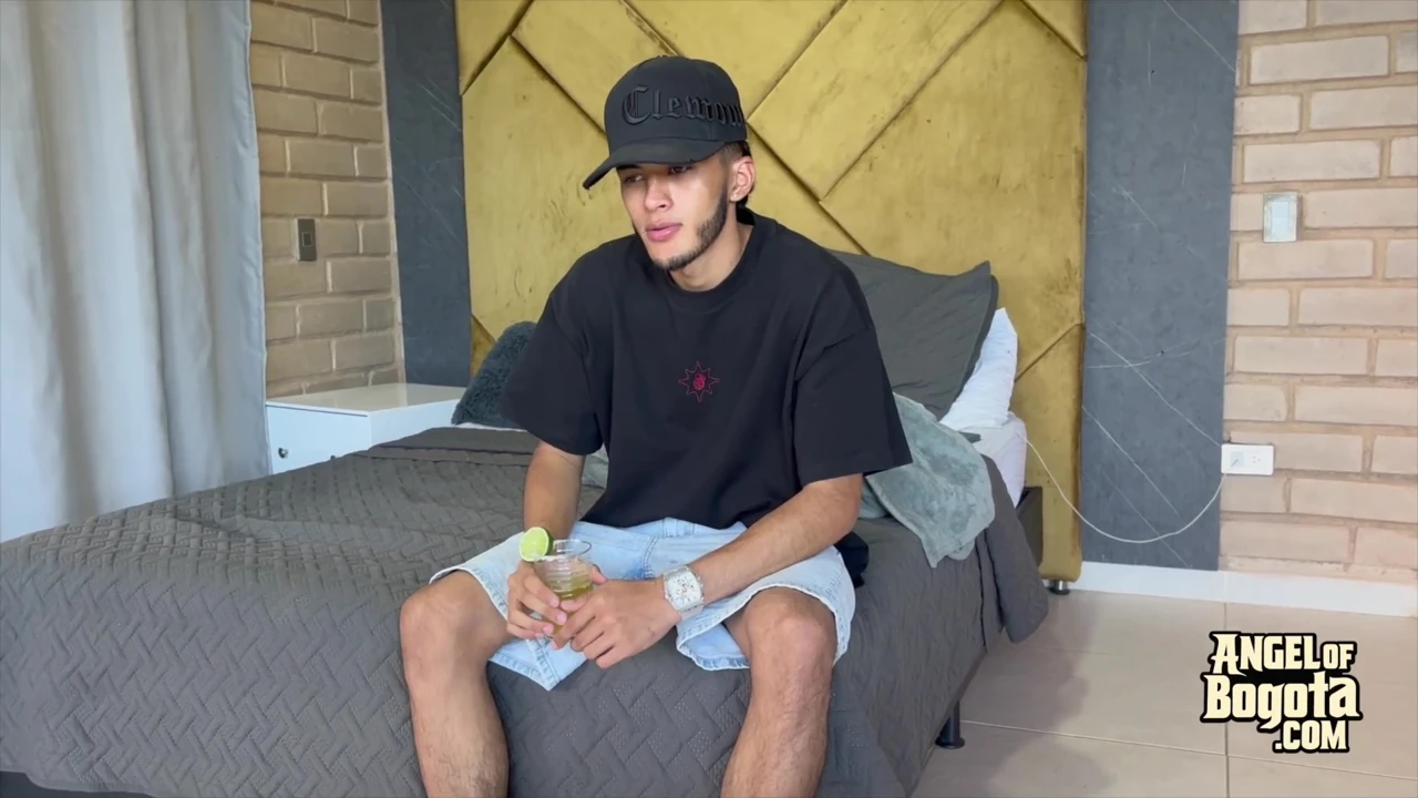 Porno gay a pelo con Ángel de Bogotá en Guatapé
