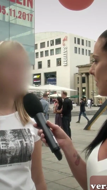 Эмоциональный момент из "Кастинг в Германии - пользователь делает свое первое порно с милфой"