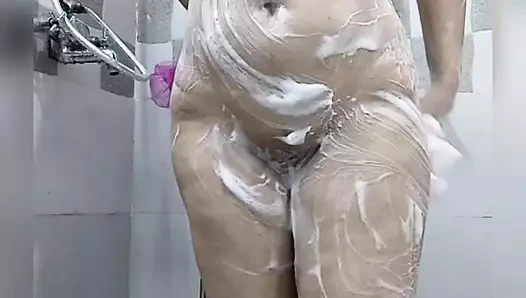 Hintli duş striptiz