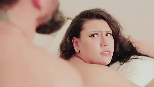 Agatha Ludovino, penisimi emmeyi seven yaramaz bir BBW.