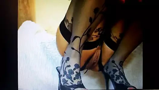 Jen anal fişi sunuyor