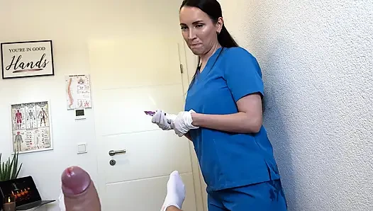 Er kam zweimal auf den massagetisch - handjob & blowjob