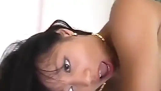 Güzel, çok eğlenceli bir Taylandlı kızın oyuncu seçmeleri!