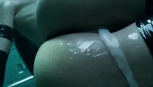 Tifa'nın büyük sikişen götü sıkı götü amından döl sızıyor