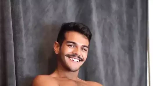 Yükünü kafasına vuruyor