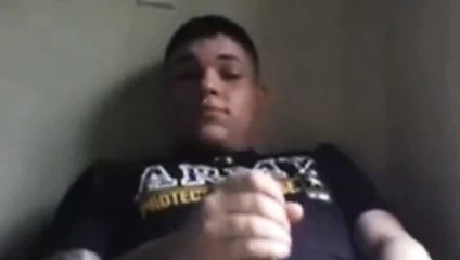 Tombul okşayarak onun büyük çük