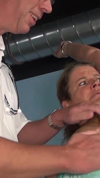 "Doktorum muayenem sırasında beni sert sikiyor" dan mutlaka paylaşmalı an