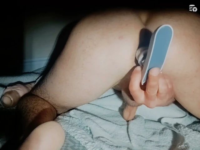 Akşam büyük dildo ile binip küçük kıçımı fışkırtıyorum
