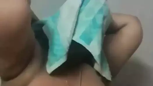 Desi eş göğüsler