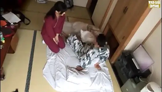 Özel bir oda seansında yakalanan bir kaplıca görevlisinin saatler sonra baştan çıkarılması -sahne.5