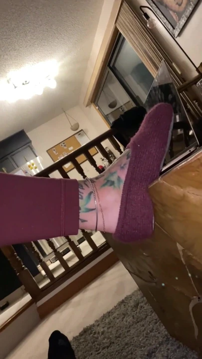 Harika üvey anne Gwen garip azgın ayak fetişine şaka yapıyor: ateşli tatlı terli terlik oyunu | Klip 1