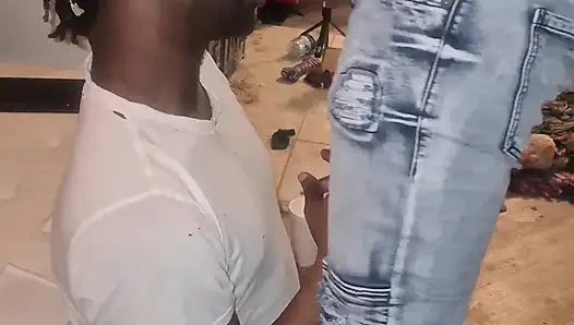 O gırtlağını ver - büyük zenci yarağıyla ağzımı parçalıyor ve hepsini bana aldırdı