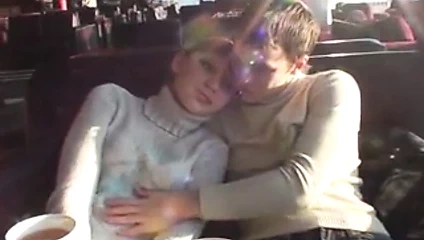 Büyük çük işler ıslak kedi içinde cafe restroom