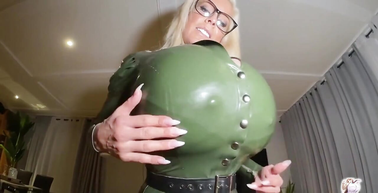 Seksi üvey anne ile bakış açısıyla meme sikişi! 44k sütyenle meme sikişi