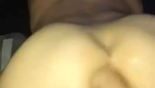 O domuz kıçını yumrukla