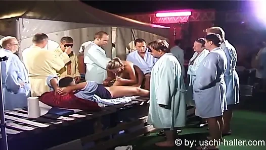 Köln'deki Pascha'nın çatı terasında mega açık havada grup seks partisi