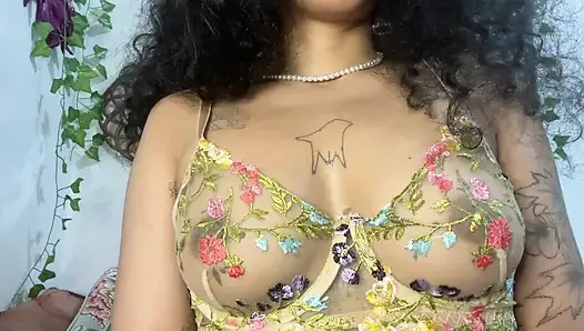 Kıllı tanrıça büyük bir dildoyla gırtlağına kadar alıyor