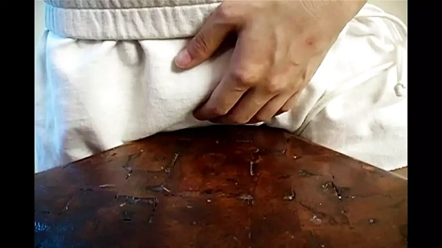 Oryantal lezbiyen gençler ateşli ıslak tıraşlı amcık yalıyor ve mastürbasyon yapıyor cilt 1