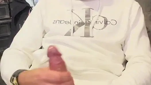 Mike iyi bir mastürbasyon yapıyor