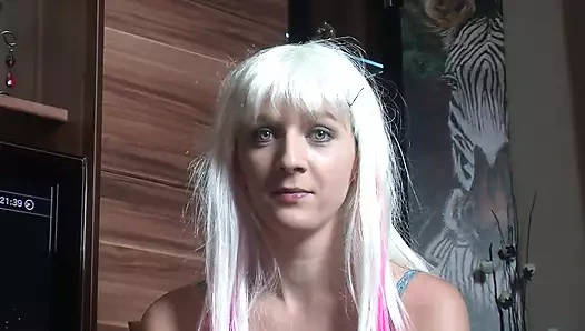 Bb-video tarafından filme alınırken seks oyuncaklarını sokuyorlar