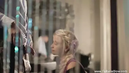 Güneyli kadın cfnm oral seks yapıyor