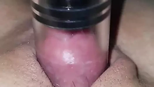 Meme ucu emici ile şişmiş amcık....