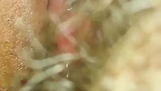 Bir battaniye ile karımın kedi ve footjob yalama