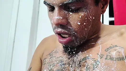 Üvey baba üvey kızına süt pompalatıyor